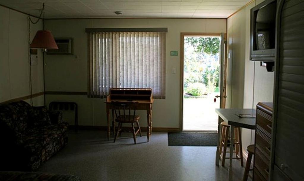Lanes Riverhouse Inn & Cottages Montague Екстер'єр фото